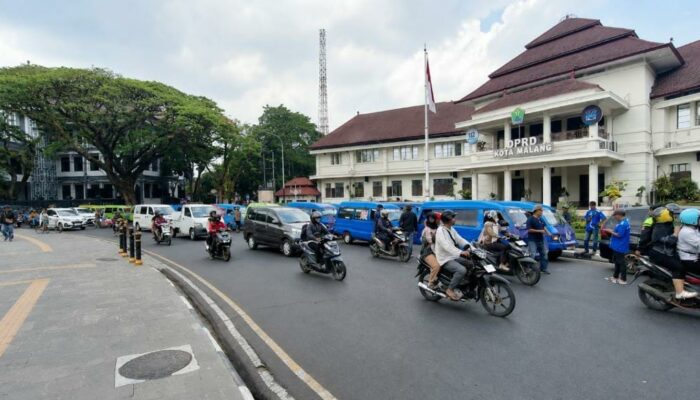 Ratusan Sopir Angkot Malang Bertolak ke Surabaya, Desak Pemprov Hentikan Operasional Trans Jatim Koridor II