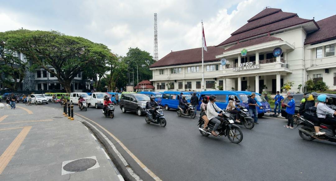 Ratusan Sopir Angkot Malang Bertolak ke Surabaya, Desak Pemprov Hentikan Operasional Trans Jatim Koridor II