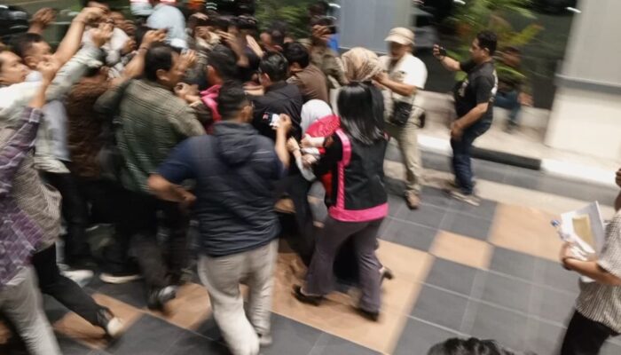 Pungli, Kejati Tetapkan Tersangka ED yang Menjabat Kabid Geologi dan Air Tanah Dinas ESDM Jatim
