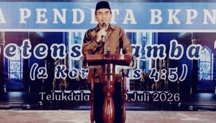 Kepala Kemenag Nisel Tekankan Kualitas Pelayanan saat Hadiri Raker Pendeta BKPN