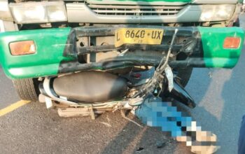 Pelajar SMK Asal Sidoarjo Alami Tabrakan di Jalan Raya Balongbendo, Korban Menyelinap Dibawah Truk