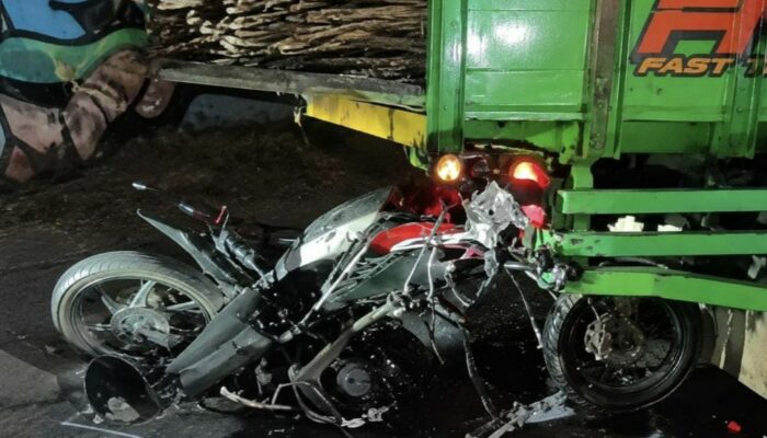 Diduga Tabrak Truk Bermuatan Tebu di Bawah Tol Sidodadi Lawang, Pemotor Dikabarkan Tewas di Lokasi