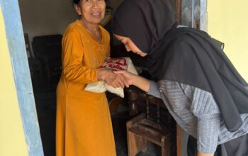Ultah, Wakil Ketua DPRD Jember Fatmawati Pilih Rayakan dengan Bagi Sembako untuk Duafa