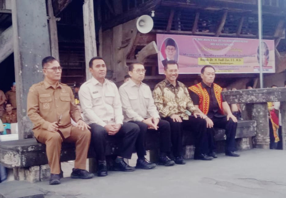 Menteri Kebudayaan Fadlin Zon Resmikan Pagelaran Budaya Bawomataluo Exspo IV