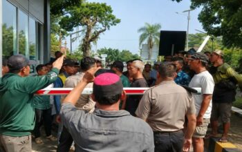Demo Memanas di Karangkates, Massa Desak Direksi PJT I Cabut Kebijakan Penutupan Akses Lahor