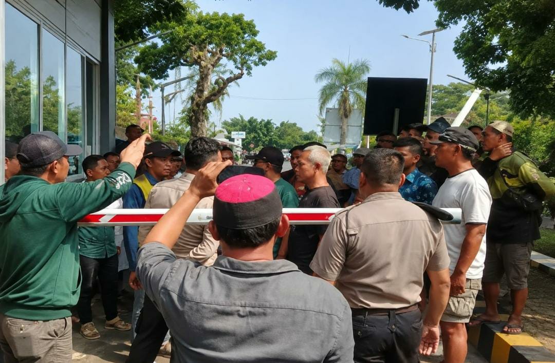 Demo Memanas di Karangkates, Massa Desak Direksi PJT I Cabut Kebijakan Penutupan Akses Lahor