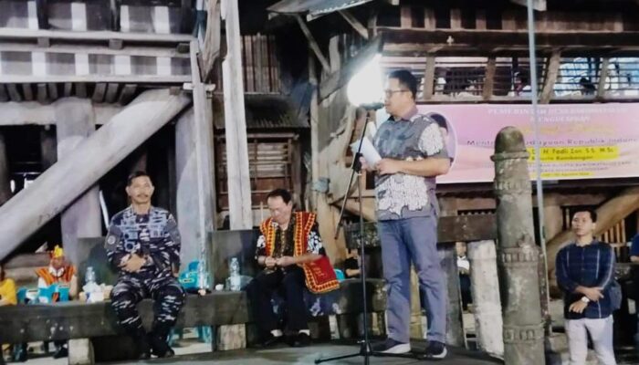 PJ. Sekde Nisel Resmi Tutup Pagelaran Gema Budaya Hilifamaedo Dano