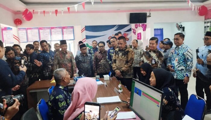 Bupati Fawait Sinergikan Layanan Home Care dengan Layanan Adminduk