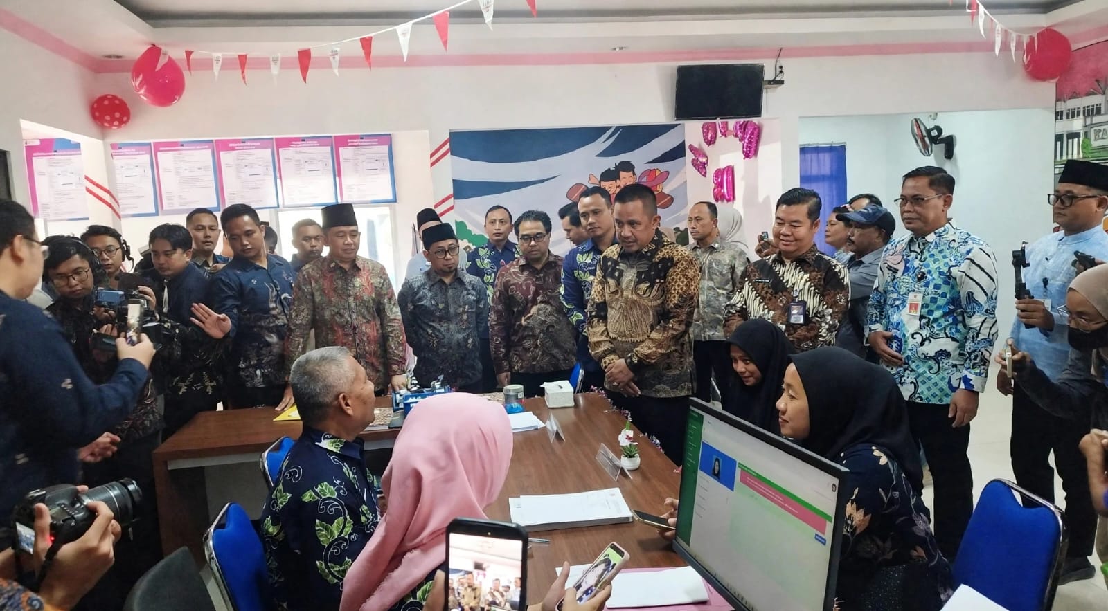 Bupati Fawait Sinergikan Layanan Home Care dengan Layanan Adminduk