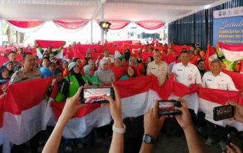 Khofifah Luncurkan Pemutihan Pajak Kendaraan di Samsat Kota Malang, Ratusan Driver Ojol Ikut Meriahkan HUT RI