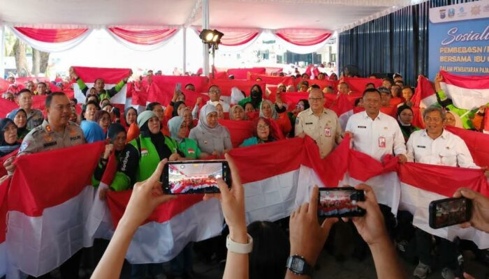 Khofifah Luncurkan Pemutihan Pajak Kendaraan di Samsat Kota Malang, Ratusan Driver Ojol Ikut Meriahkan HUT RI