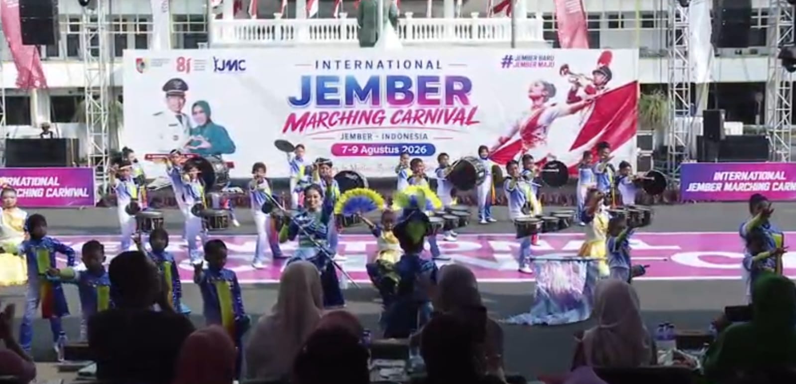 Diikuti Peserta Thailand, Ning Ghyta Buka Street Parade Yunior, Bupati Fawait Buka Grand IJMC