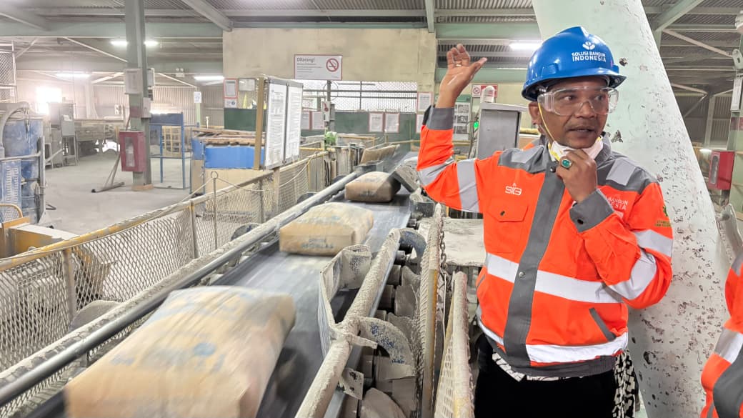 Produksi Semen SBA Naik 35 Persen, Azhari Cage Heran Aceh Masih Dilanda Kelangkaan