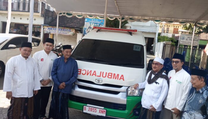 Dukung Muktamar ke-35 NU, YANMU Wakaf 2 Ambulans untuk PPBU Tambakberas