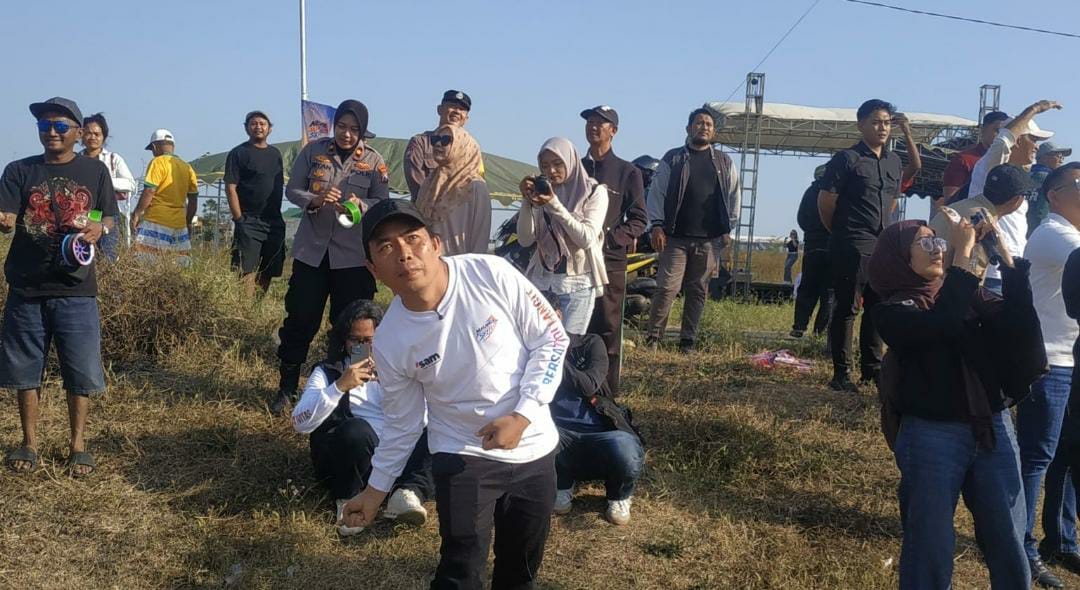 Dua Pejabat Larut dalam Nostalgia, Ali Kikuk Tarik Benang, Danang 20 Tahun Tak Main Layangan