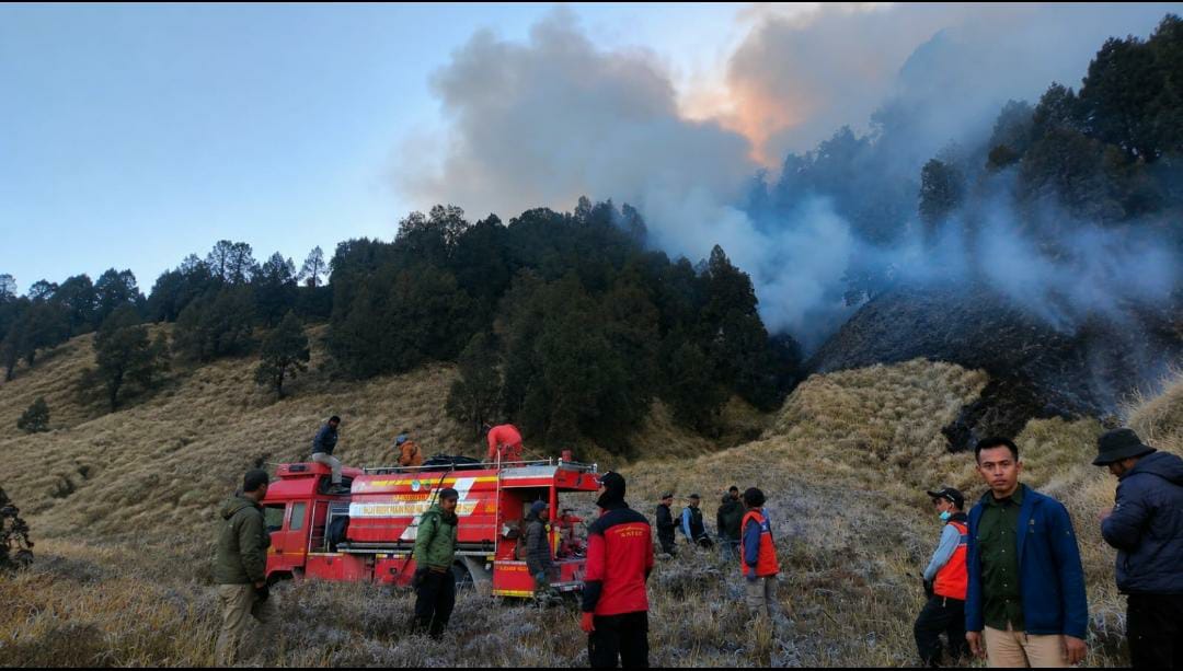 Hari Keenam Karhutla TNBTS, Blok Bantengan-Cemoro Anget Kondusif, Tiga Helikopter BPBD Masih Dikerahkan