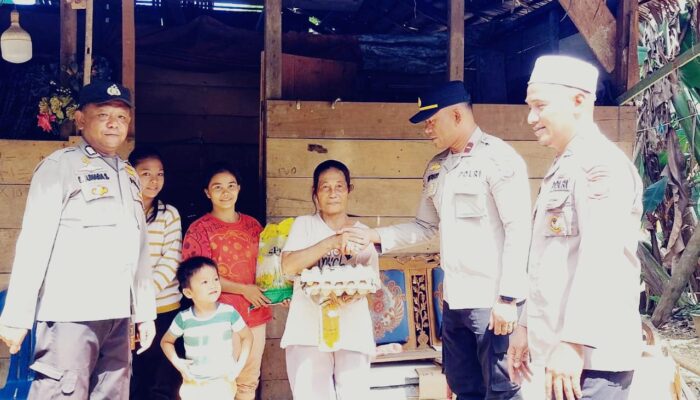 Polsek Pulau-Pulau Batu Salurkan Bantuan untuk Warga Kurang Mampu