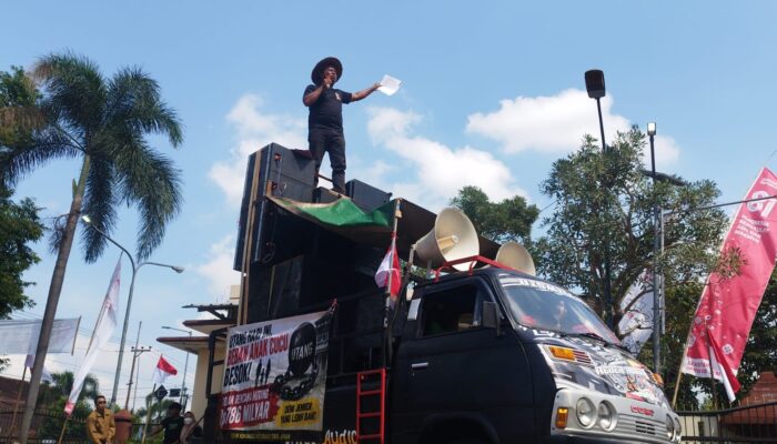 Kisruh, saat Pendemo Tolak Dana Talangan Bertemu Kades Pro Dana Talangan