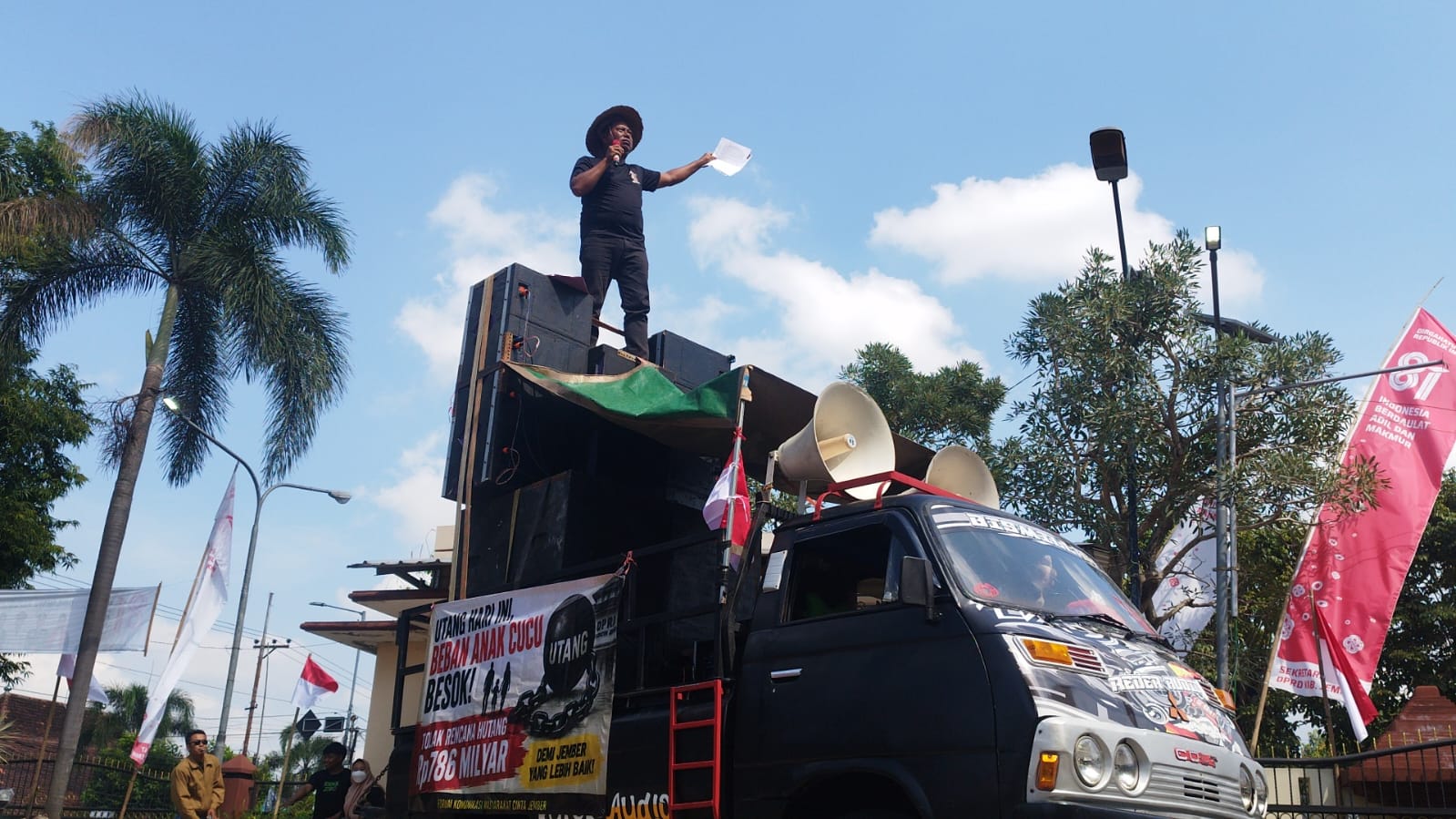 Kisruh, saat Pendemo Tolak Dana Talangan Bertemu Kades Pro Dana Talangan