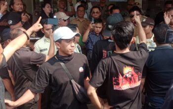 Tidak Terima Dicekik Kades Saat Demo, Bentrokan Anggota Laskar Jahanam Berlanjut di Kantor Bapenda
