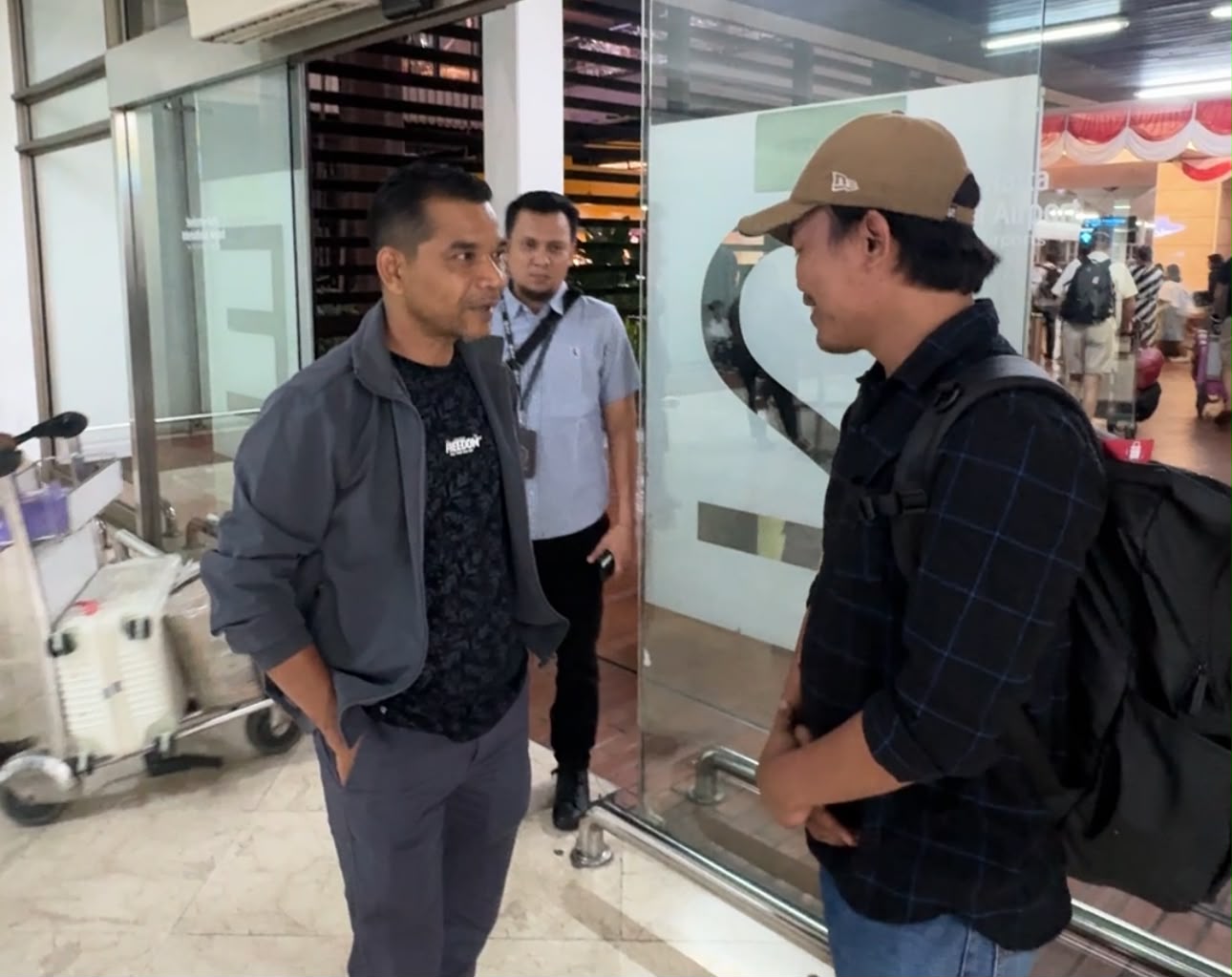 Azhari Cage Pulangkan Warga Langsa Korban Scammer yang Terjebak 8 Bulan di Kamboja