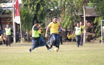 Mini Soccer Bersarung Meriahkan HUT ke-81 RI di Jombang, PJU Polres Menang Tipis 1-0