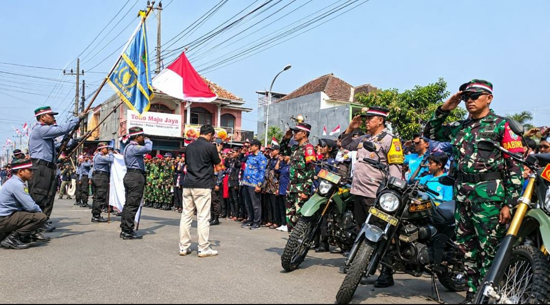 Bendera Merah Putih 81 Meter Membelah Bumiayu, Tepat Pukul 10.00 WIB Warga Serentak Beri Penghormatan