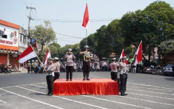 5 Menit Hening di Ringin Contong Jombang, Pengendara Matikan Mesin Peringati HUT RI