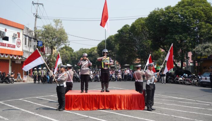5 Menit Hening di Ringin Contong Jombang, Pengendara Matikan Mesin Peringati HUT RI
