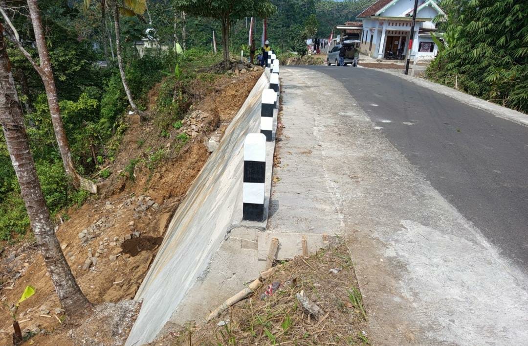 Longsor Ancam Ruas Tangsi–Sipelot, DPUBM Kabupaten Malang Tuntaskan Dinding Penahan 18 Meter