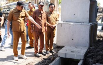 Bupati Sidoarjo Desak Kontraktor Percepat Betonisasi Jalan Tambakcemandi, Target Desember 2026 Rampung