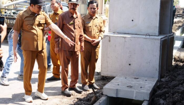 Bupati Sidoarjo Desak Kontraktor Percepat Betonisasi Jalan Tambakcemandi, Target Desember 2026 Rampung