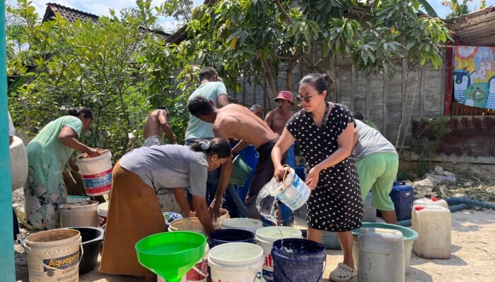 Jurnalis Blora Gelar Aksi Sosial, Alokasikan 35 Tangki Air Bersih dan 100 Paket Sembako