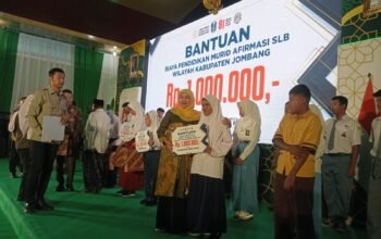 Cegah Anak Putus Sekolah, Khofifah Beri Beasiswa Afirmasi ke 50 Ribu Siswa Jatim