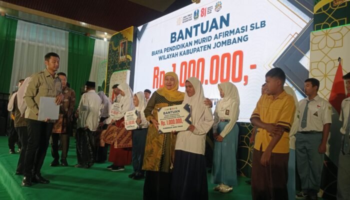 Cegah Anak Putus Sekolah, Khofifah Beri Beasiswa Afirmasi ke 50 Ribu Siswa Jatim