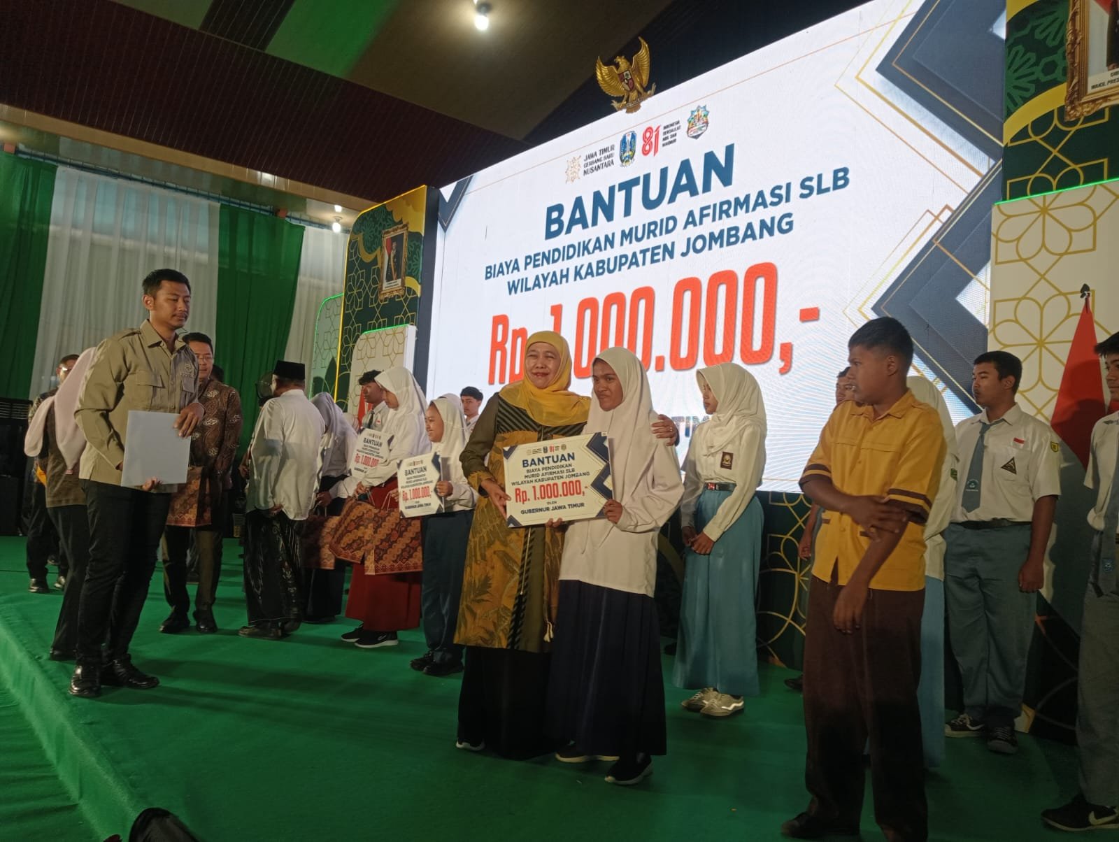 Cegah Anak Putus Sekolah, Khofifah Beri Beasiswa Afirmasi ke 50 Ribu Siswa Jatim