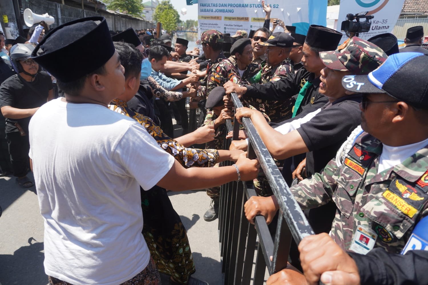 Muktamar NU ke-35 Ricuh, Massa Protes Pencalonan Gus Yusuf Digugurkan
