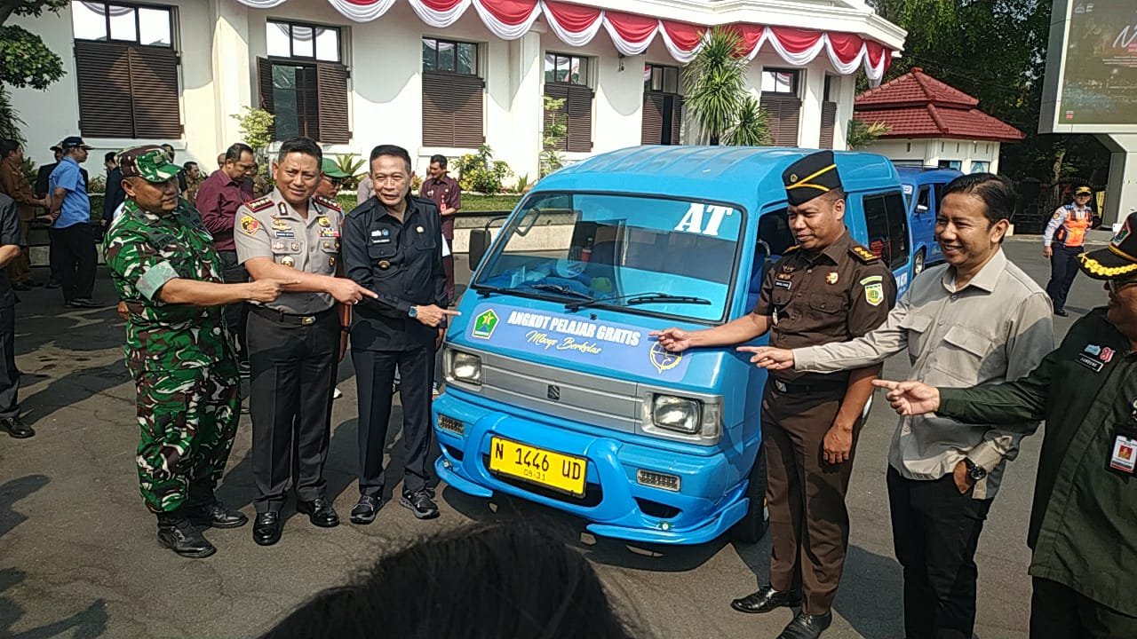 Wahyu Hidayat Warning Sopir Angkot Pelajar: Dilarang Merokok, Pakaian Pendek Tak Boleh