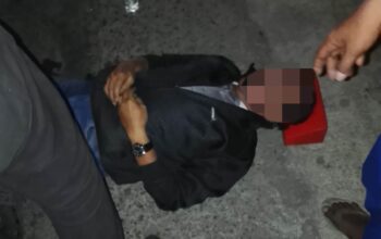 Pemotor Mendadak Terjatuh dan Meninggal Dunia di Candirenggo, Kejadian Terekam CCTV
