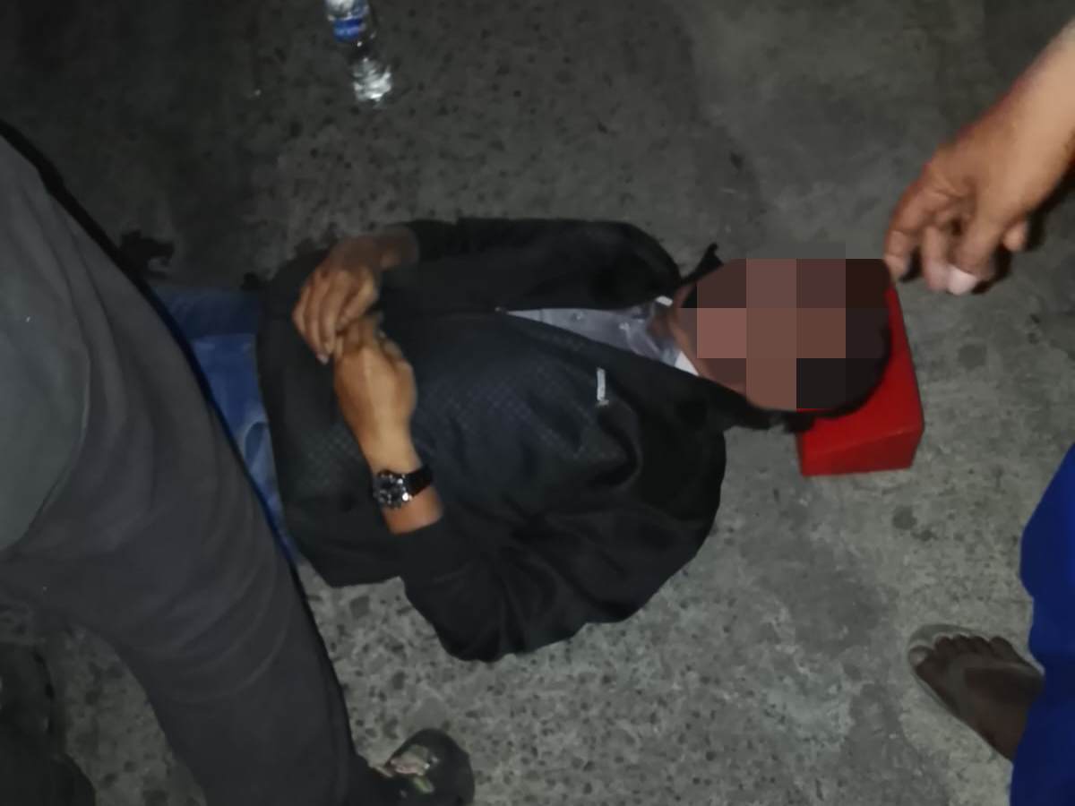 Pemotor Mendadak Terjatuh dan Meninggal Dunia di Candirenggo, Kejadian Terekam CCTV