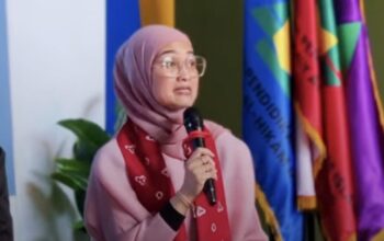 Ketua DPRD Kota Malang, Amithya Ratnanggani Sirraduhita, S.S., menegaskan pentingnya kolaborasi lintas sektor untuk menciptakan lingkungan pendidikan yang aman, nyaman, inklusif, dan ramah bagi santri maupun mahasiswa.