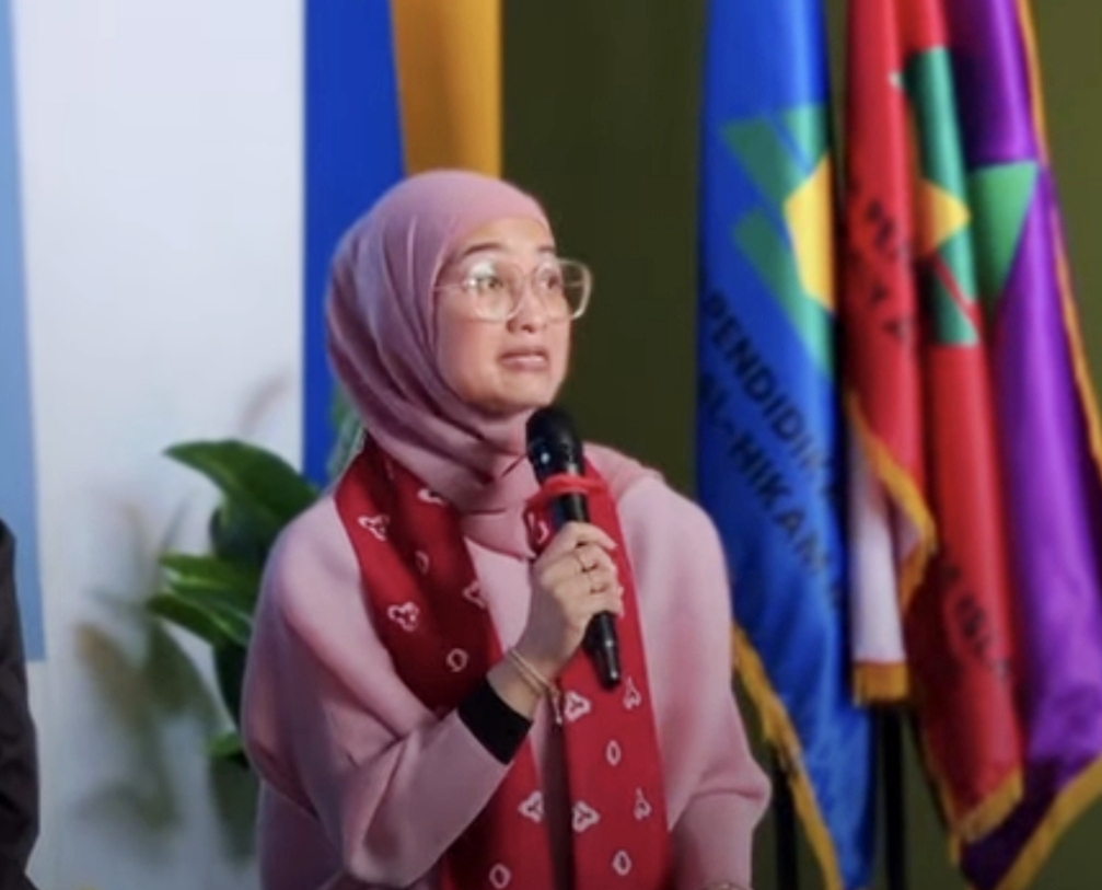 Ketua DPRD Kota Malang, Amithya Ratnanggani Sirraduhita, S.S., menegaskan pentingnya kolaborasi lintas sektor untuk menciptakan lingkungan pendidikan yang aman, nyaman, inklusif, dan ramah bagi santri maupun mahasiswa.