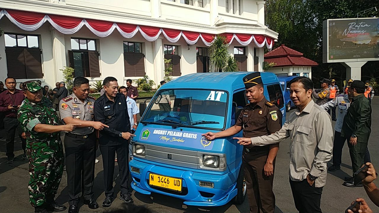Angkutan Pelajar Gratis Diluncurkan, DPRD DesakPemkot Jangan Matikan Angkot