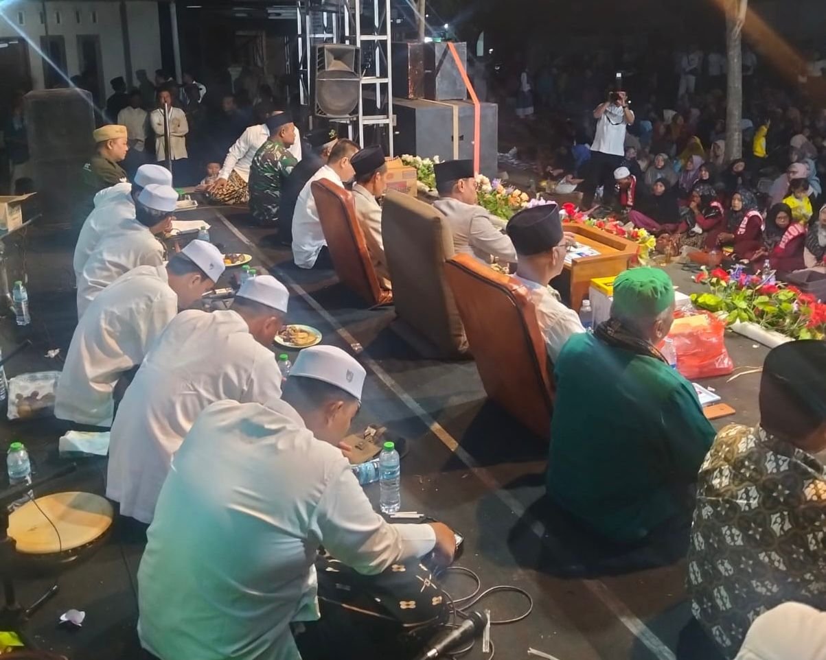 Moestopo Bersholawat 6 di Nganjuk, Ribuan Jamaah Bersatu dalam Sholawat dan Napak Tilas Perjuangan Pahlawan Nasional
