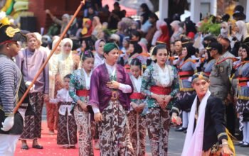 Kirab Pusaka Hari Jadi ke-832 Trenggalek, Novita Hardini Ajak Warga Songsong Masa Depan