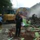 Batas Waktu Habis, Belasan Warung di RTH Gor Ken Arok Akhirnya Dibongkar Paksa