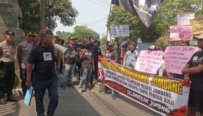 FRMJ Geruduk Pemkab Jombang, Minta Pabrik Plastik Jian You di Mojoagung Ditutup