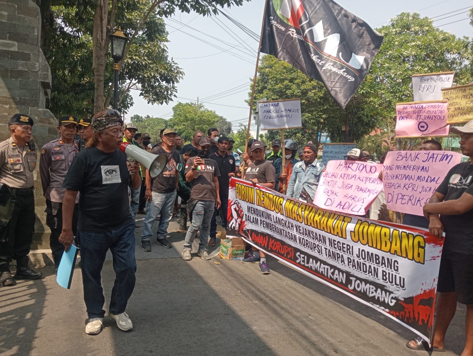 FRMJ Geruduk Pemkab Jombang, Minta Pabrik Plastik Jian You di Mojoagung Ditutup