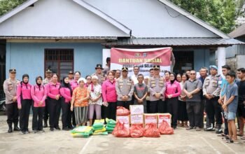 Polres Nisel Salurkan Bantuan Kepada Warga Terdampak Banjir