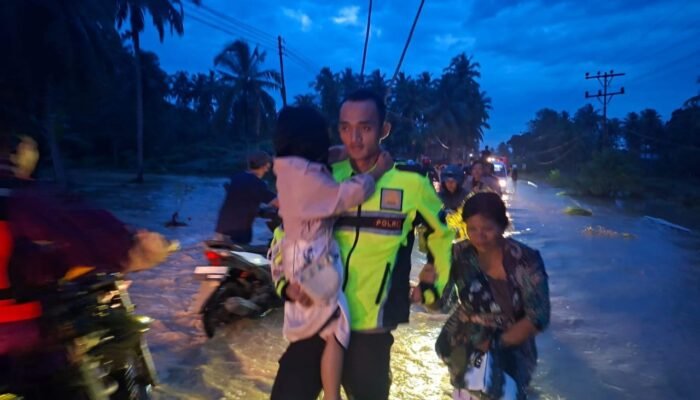 Reaksi Cepat Polres Nias Selatan Dalam Menangani Banjir